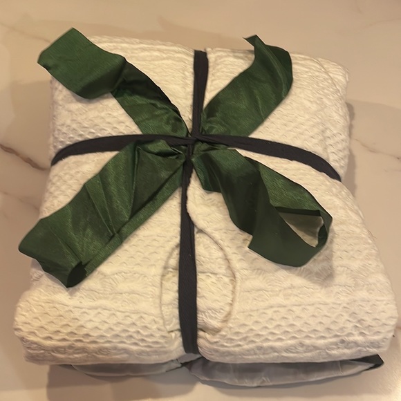 NEW 56” White Knit Tree Trim Christmas Tree Skirt - Picture 4 of 5